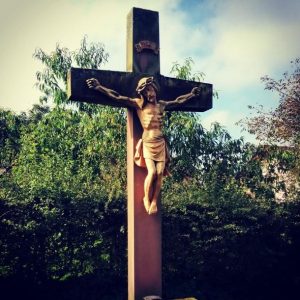 Friedhof Amelunxen Kreuz Jesus Trauer