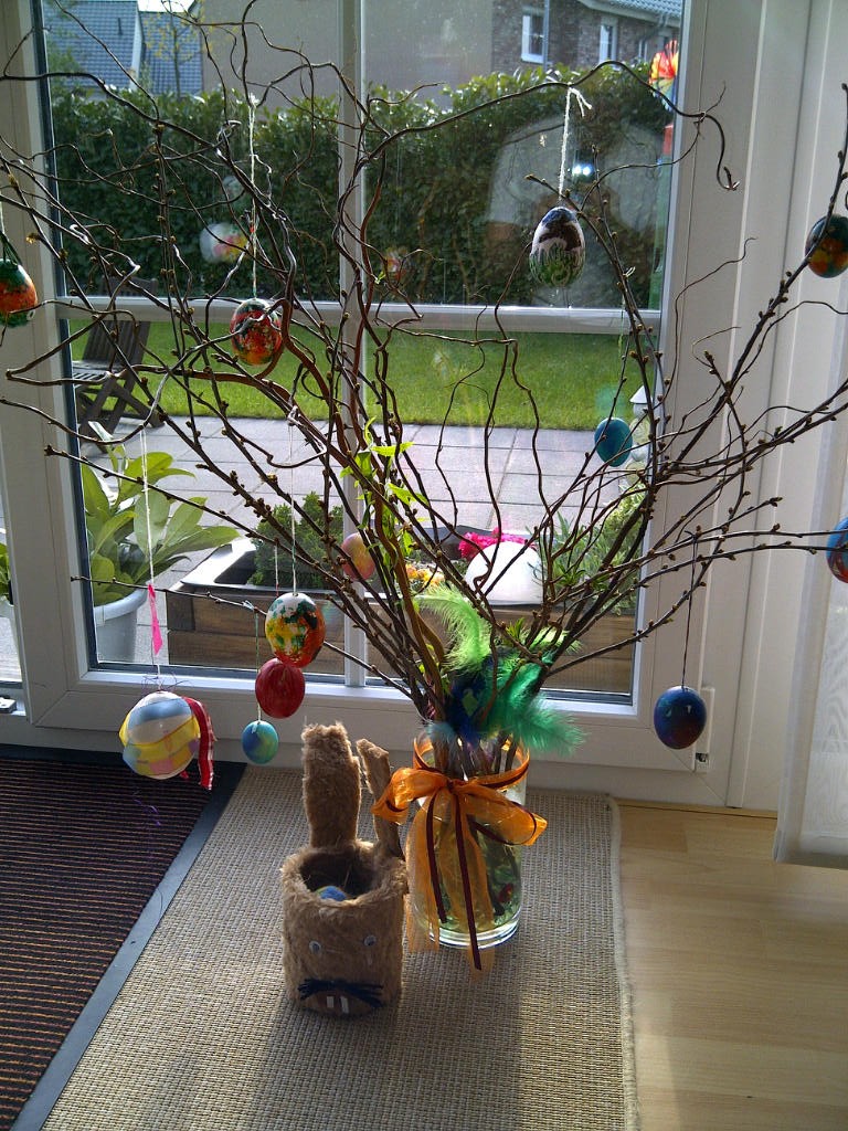 Ostern 2011 Ostereier Strauch Frühling Haselnuss
