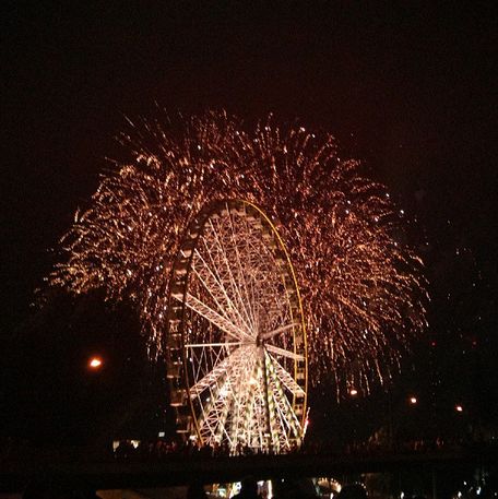 Rheinkirmes Kirmes Düsseldorf Feuerwerk Rheinwiesen