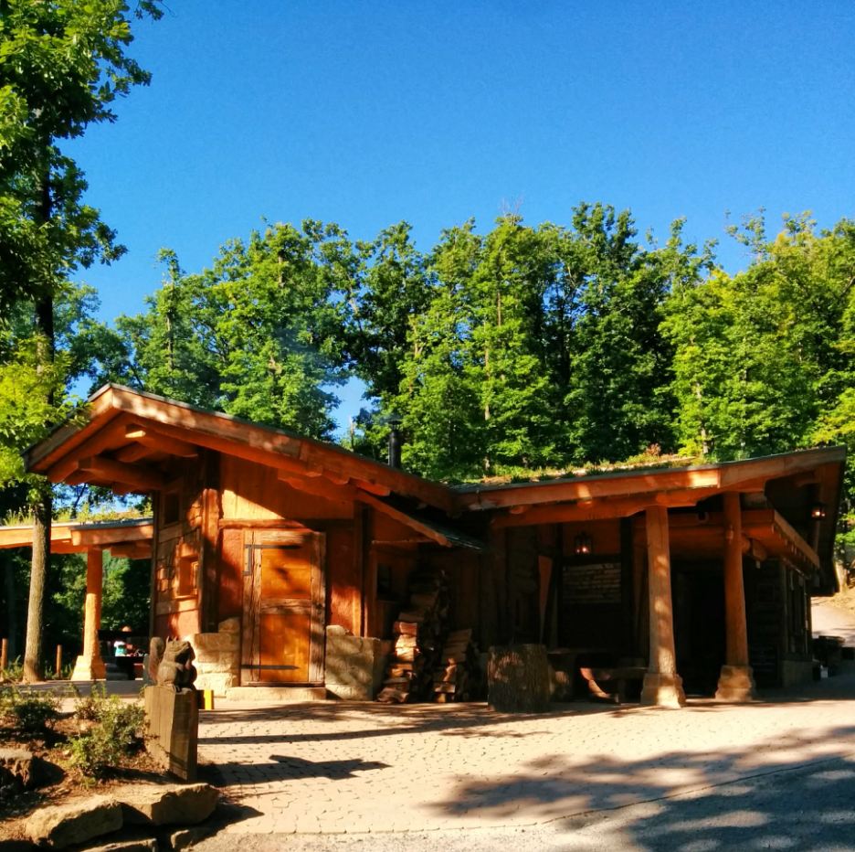 Tripsdrill Wildparadies Wildsau-Schenke Außenansicht Heilbronner Land WanderSüden