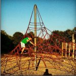 Freizeitpark Heerdt Düsseldorf Spielplatz Klettergerüst Klettertrapez Kletterpyramide