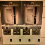 IKEA Düsseldorf Erfrischungsschränkchen Toilette WC Kondom Mundspray Zahnbürste