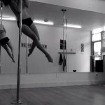 Screenshot YouTUbe Video Pole-Dancing in Slowmotion